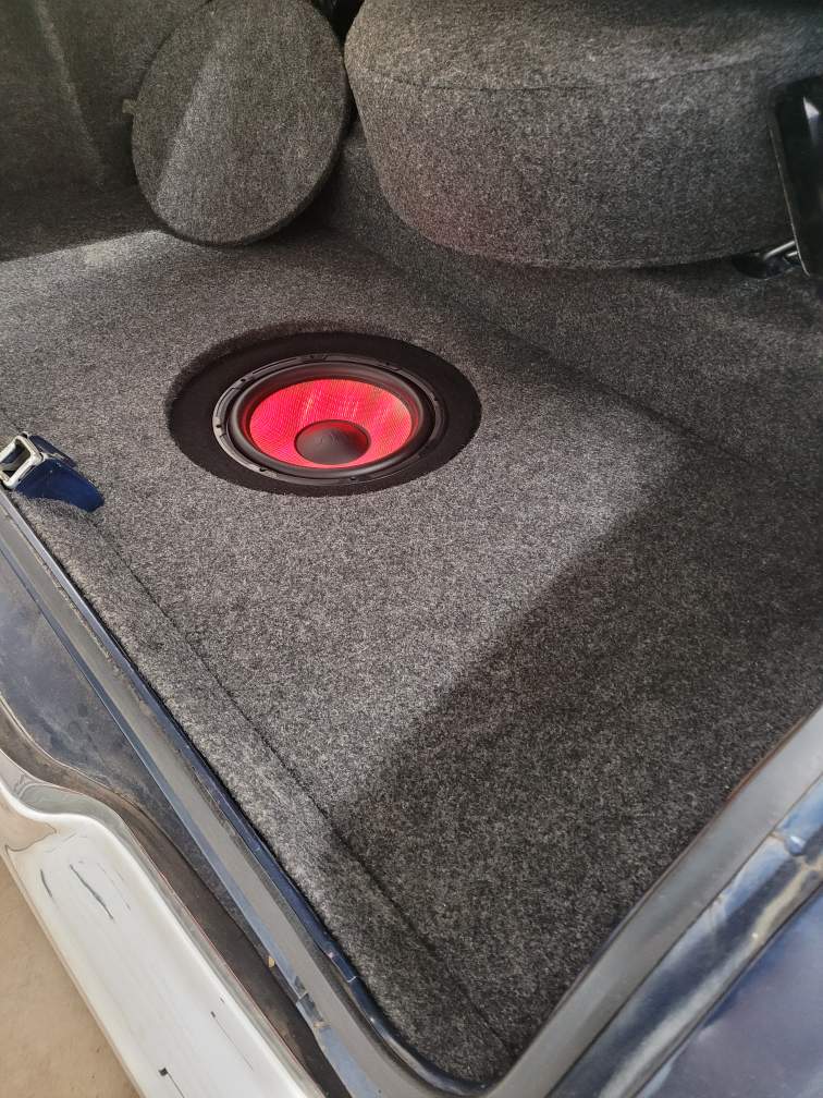 Focal sub in carpeted trunk enclosure